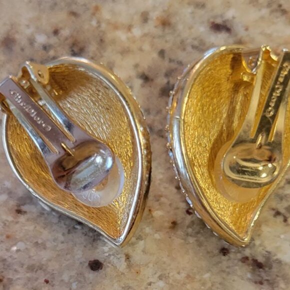 Christin Dior Clip Earrings - Picture 5 of 5